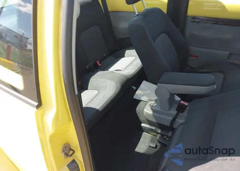 2003 Volkswagen New Beetle Gls 2.0L из США, поврежденный, VIN 3VWCK21C33M413329